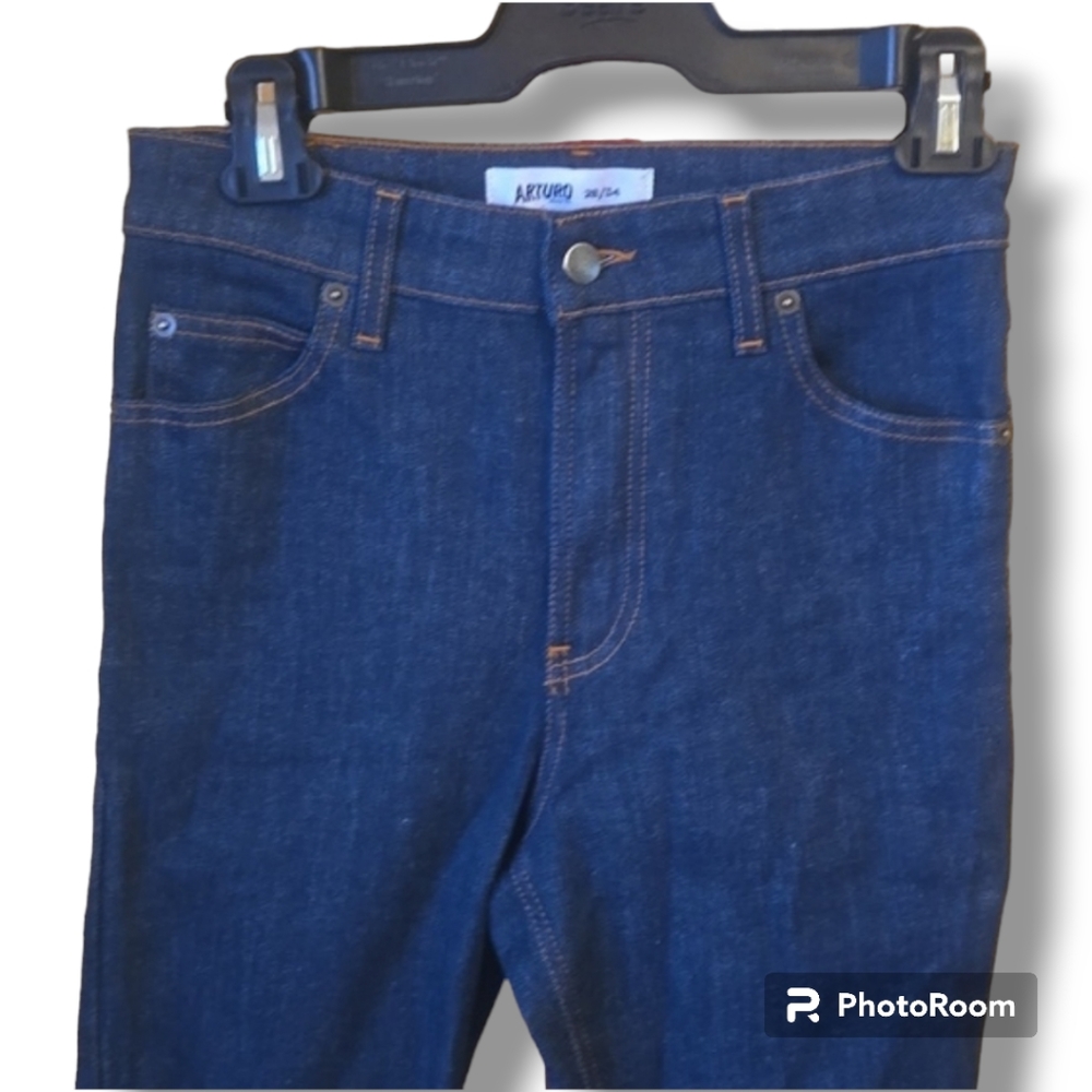 Arturo Typical Girls in Classic Blue Jeans 🇨🇦